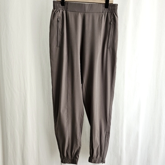 Old Navy Womens StretchTech Jogger Pants - Taupe - Picture 3 of 16